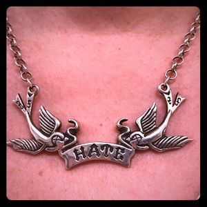 Hate Two Swallow Bird Necklace Femme Métale